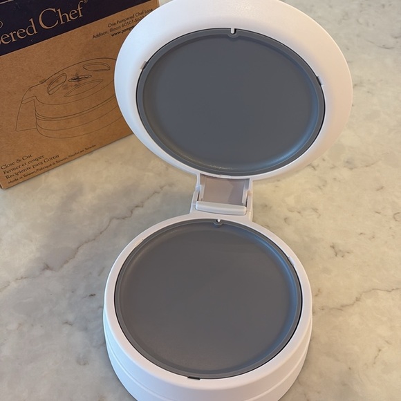 Pampered Chef Close & Cut - Picture 3 of 3